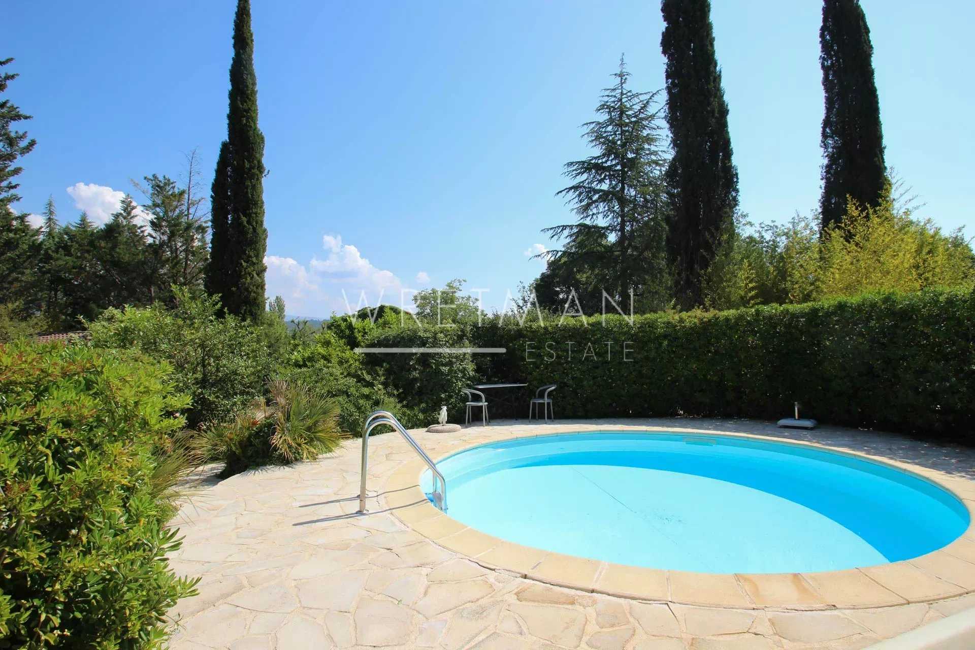 Hus i Tourrettes, Provence-Alpes-Cote d'Azur 11805081