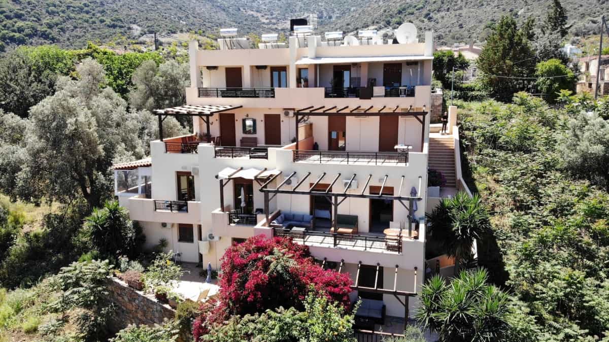 Condominium in Agios Antonios, Kriti 11805670
