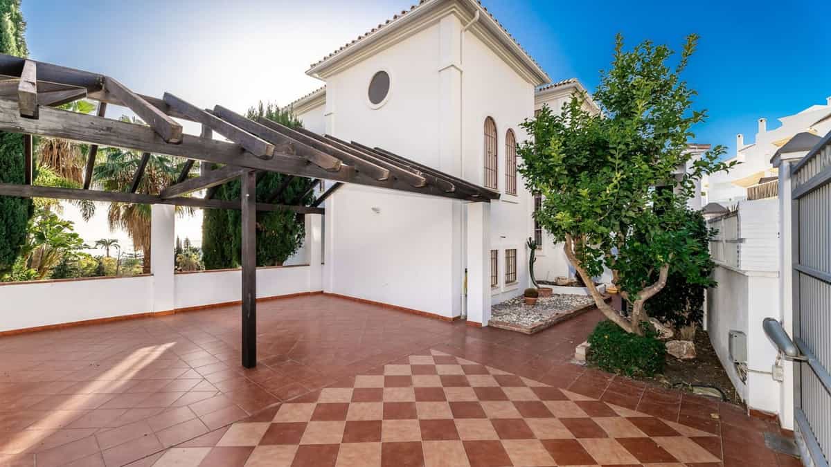 House in Marbella, Andalusia 11806200