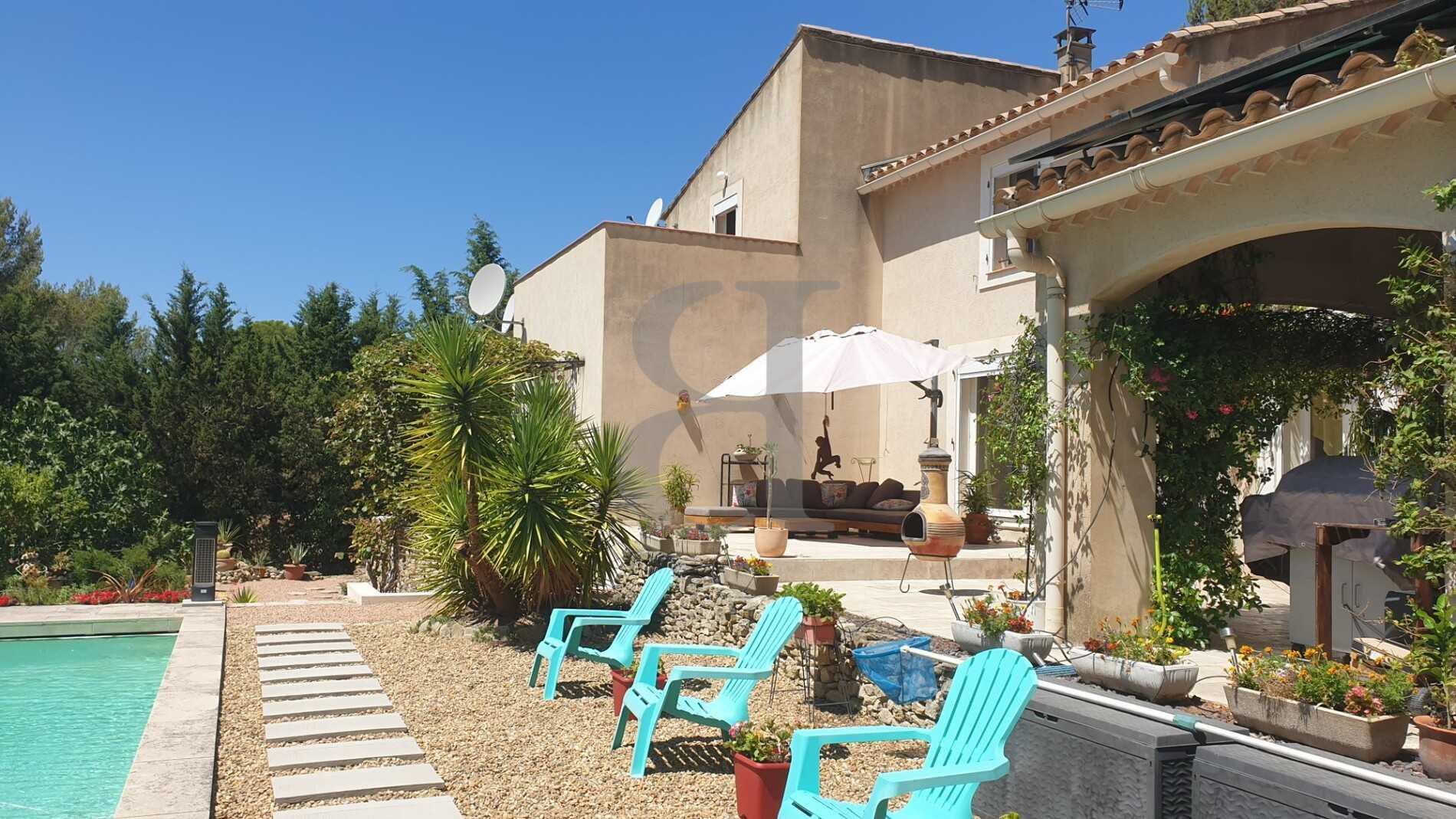Будинок в L'Isle-sur-la-Sorgue, Provence-Alpes-Côte d'Azur 11806802