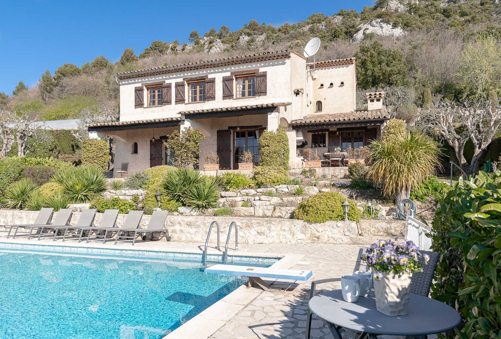rumah dalam Tourrettes, Provence-Alpes-Côte d'Azur 11806852