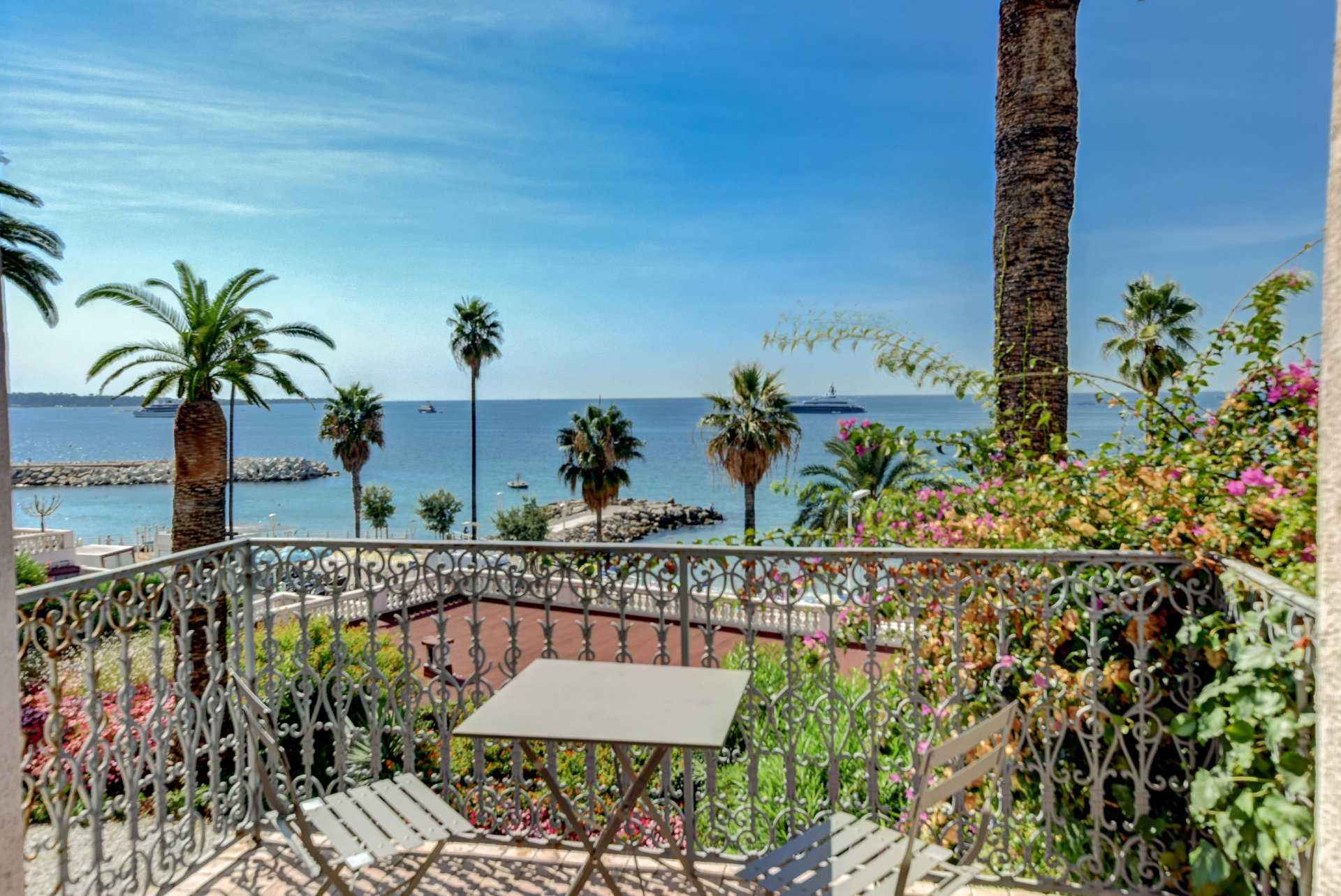 Condominium in Cannes, Provence-Alpes-Cote d'Azur 11806855