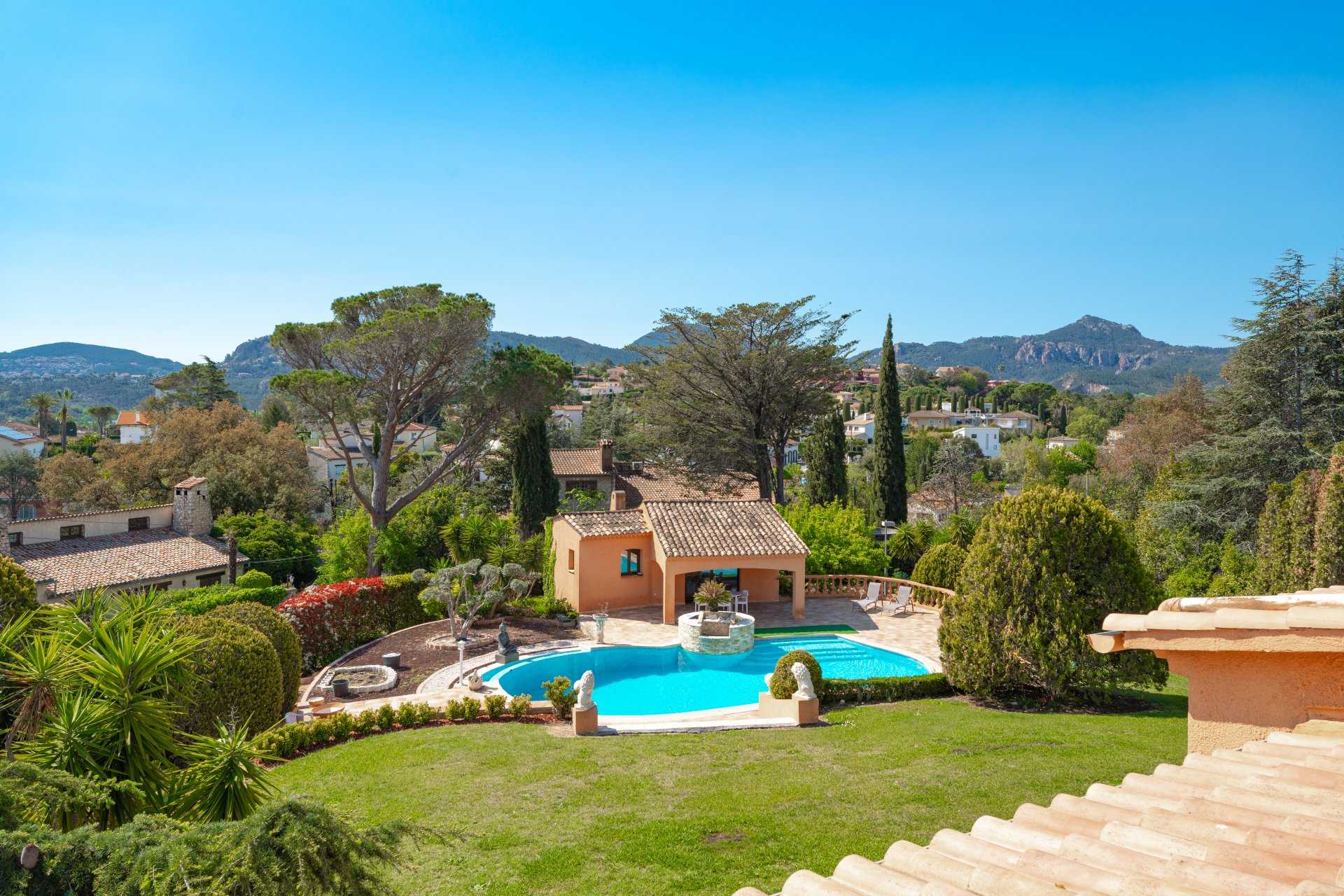 House in Mandelieu-la-Napoule, Provence-Alpes-Cote d'Azur 11806878