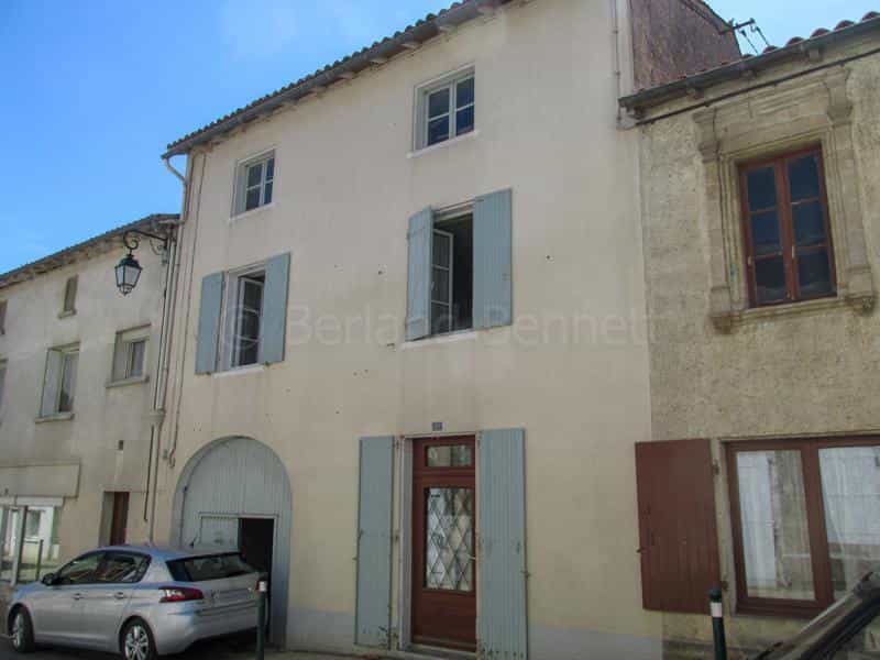 House in Lezay, Nouvelle-Aquitaine 11807038