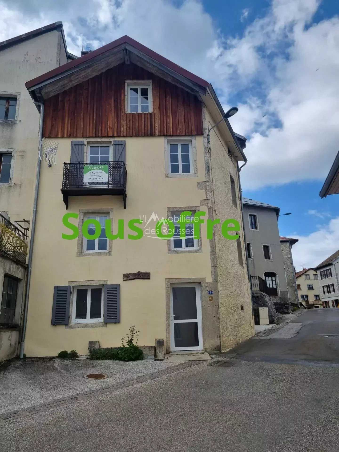 Multiple Houses in Les Moussieres, Bourgogne-Franche-Comte 11809061