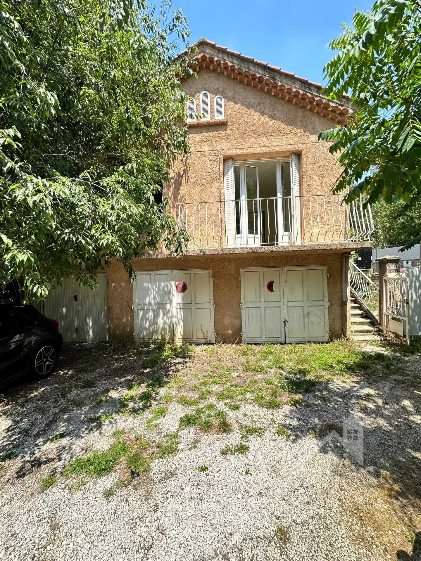 Huis in Toulon, Provence-Alpes-Côte d'Azur 11809076