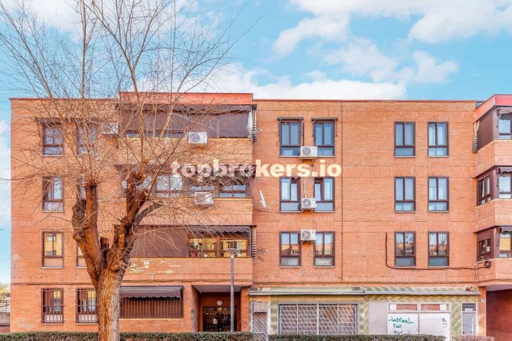 Condominium in Coslada, Comunidad de Madrid 11809546