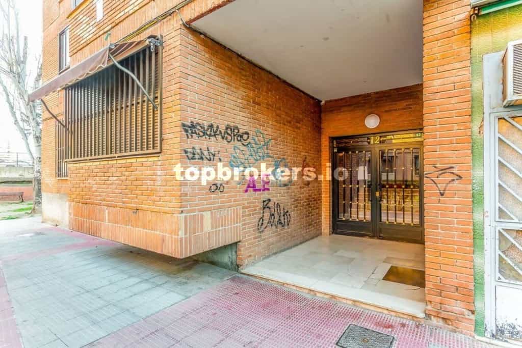 Condominium in Coslada, Comunidad de Madrid 11809546