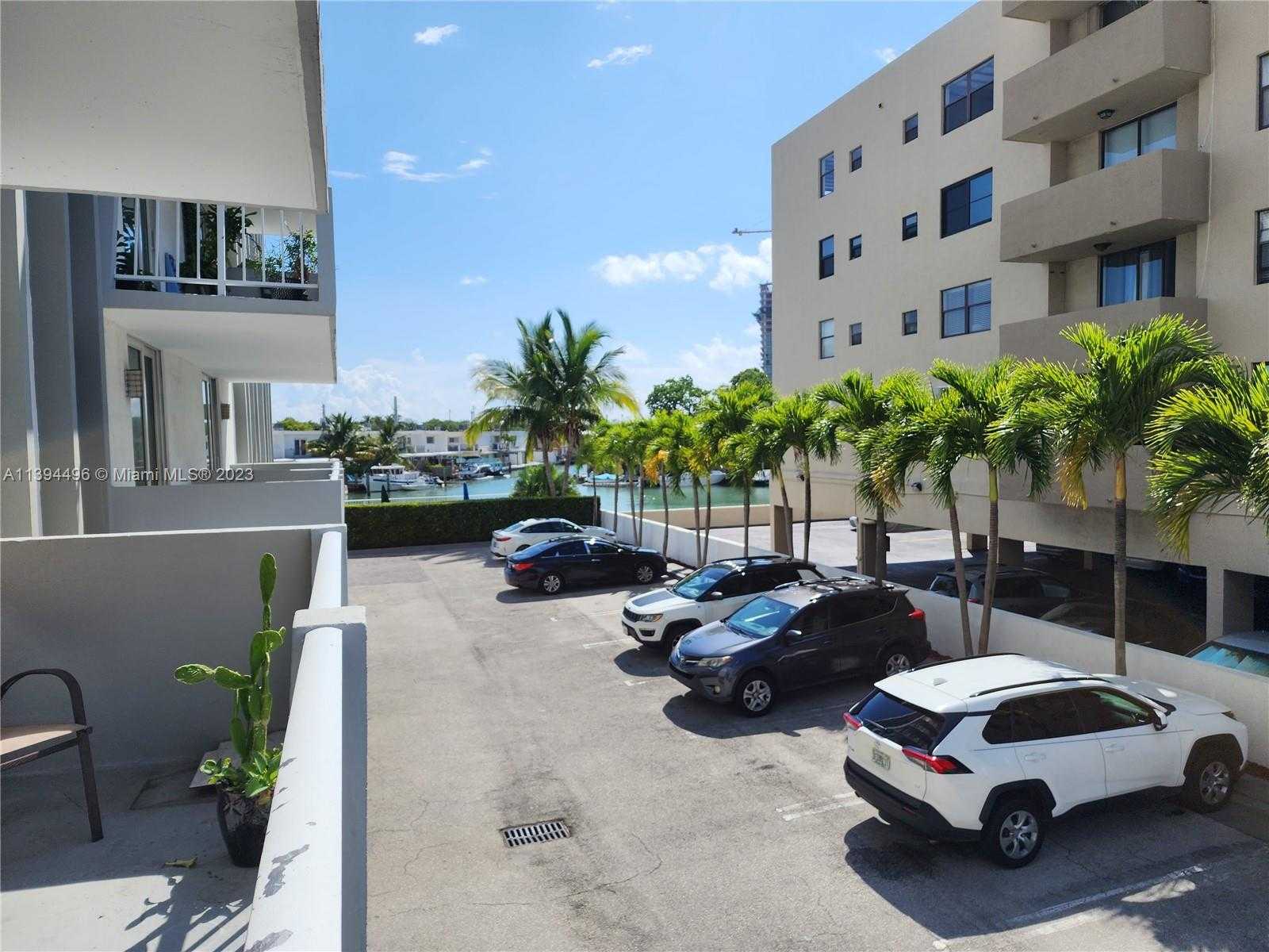 Condominium in Miami, Florida 11809843