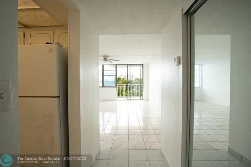 公寓 在 North Miami, Florida 11809850