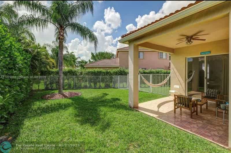 House in Weston, Florida 11809857