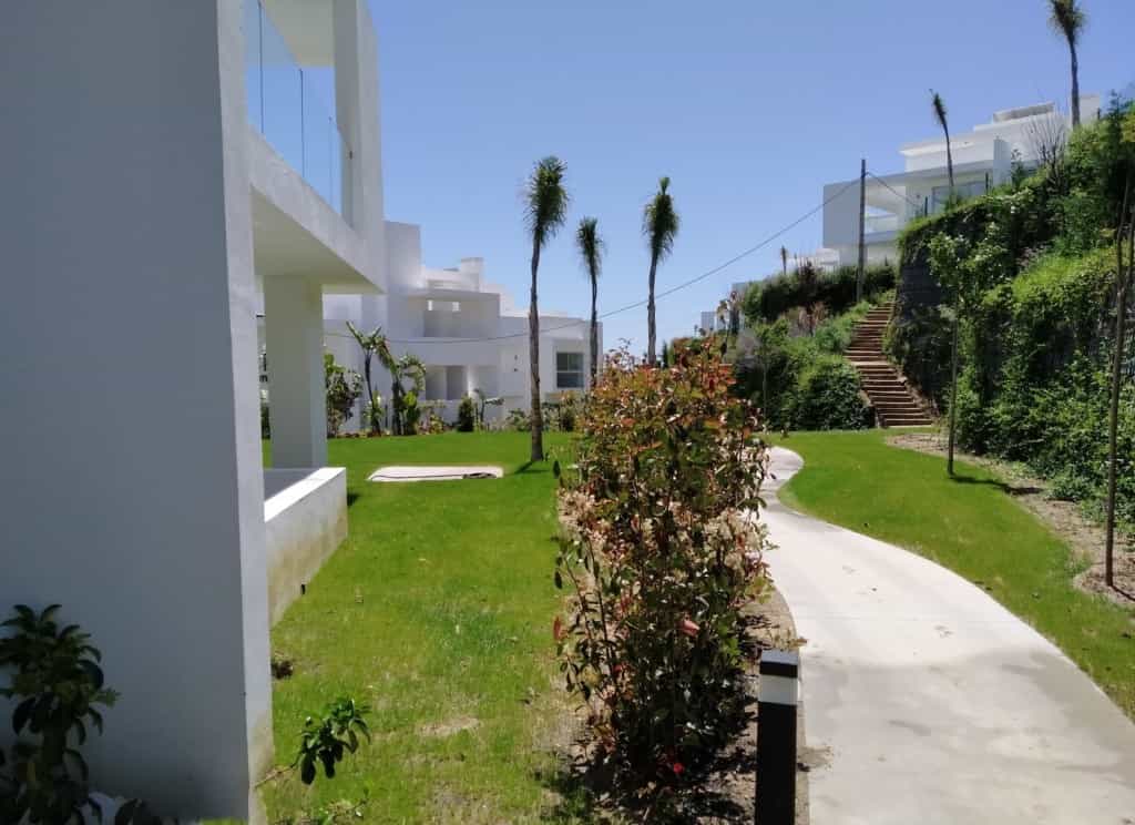 Condominium in Casares, Andalusia 11810354