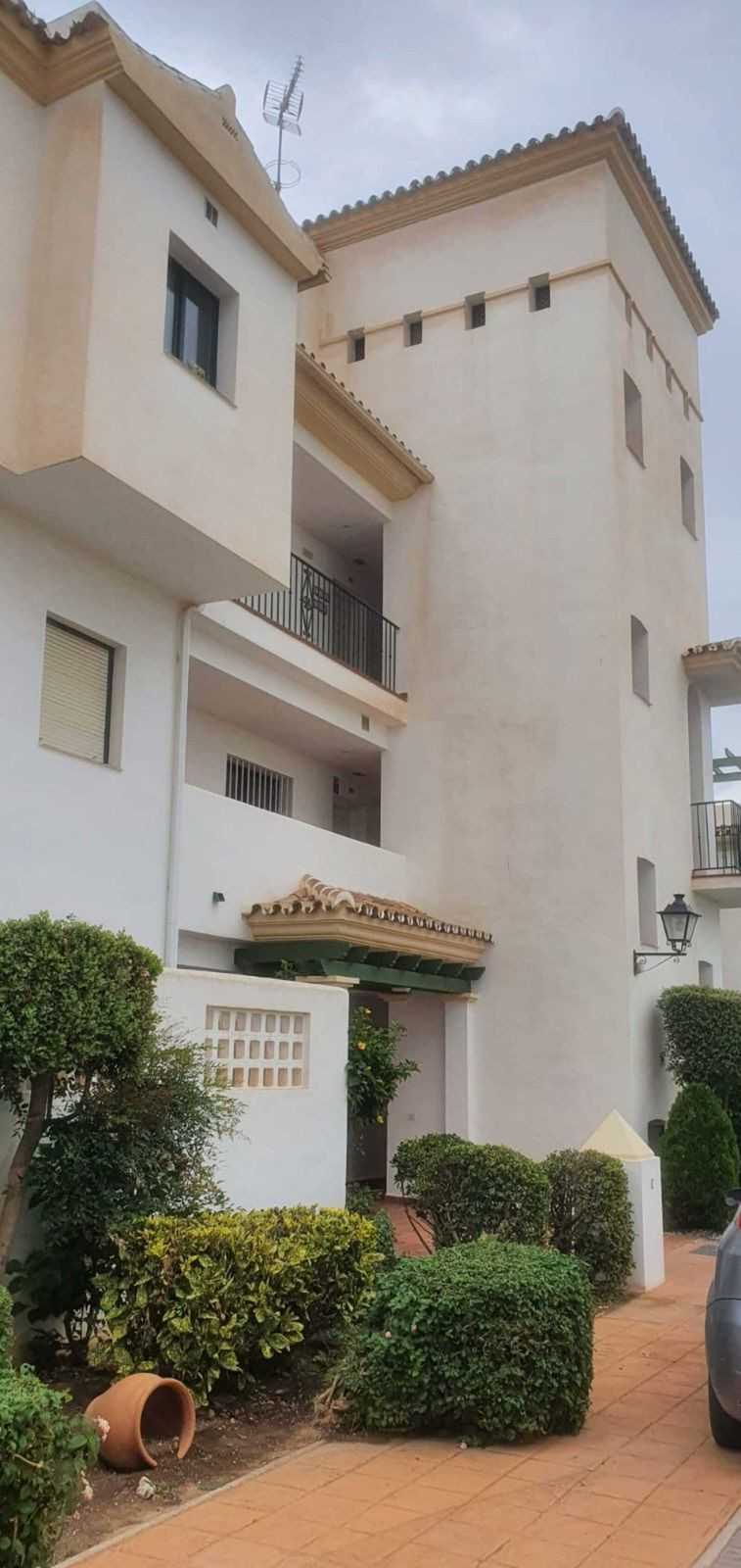 Condominium in Alhaurin el Grande, Andalusia 11810745