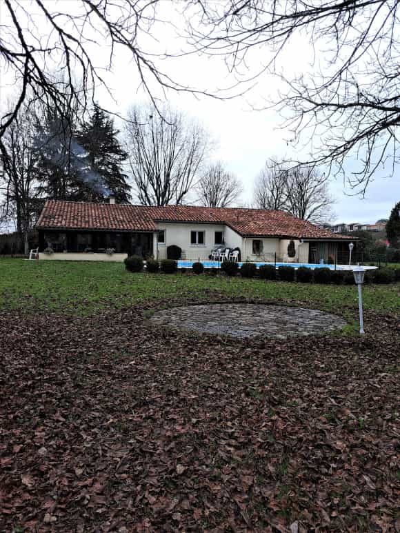 casa en Montayral, Nouvelle-Aquitaine 11810804