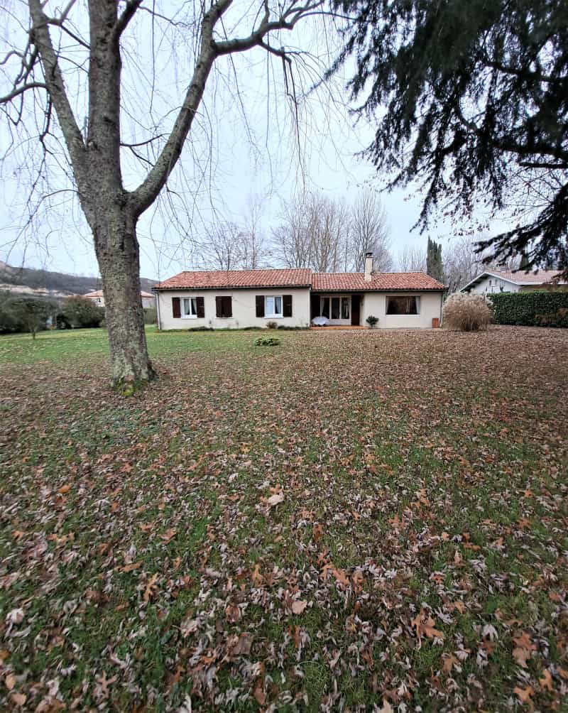 بيت في Montayral, Nouvelle-Aquitaine 11810804