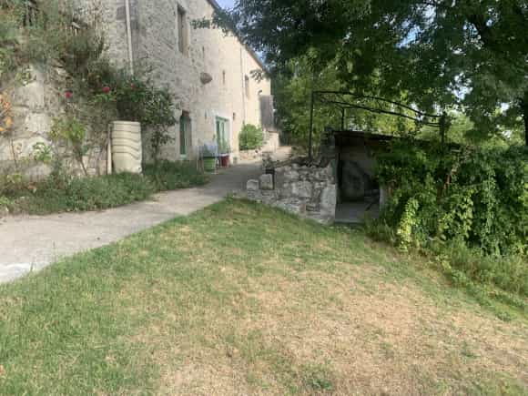 房子 在 Montcuq-en-Quercy-Blanc, Occitanie 11810812