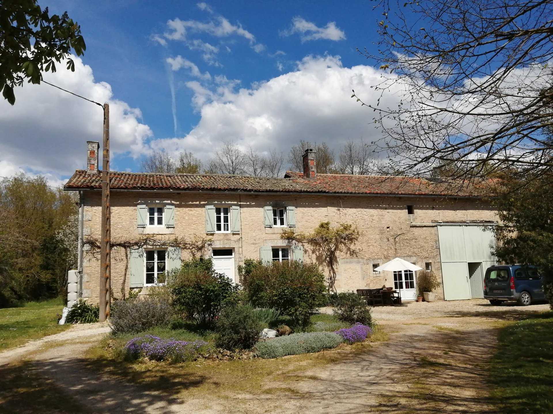 House in Romagne, Nouvelle-Aquitaine 11810866