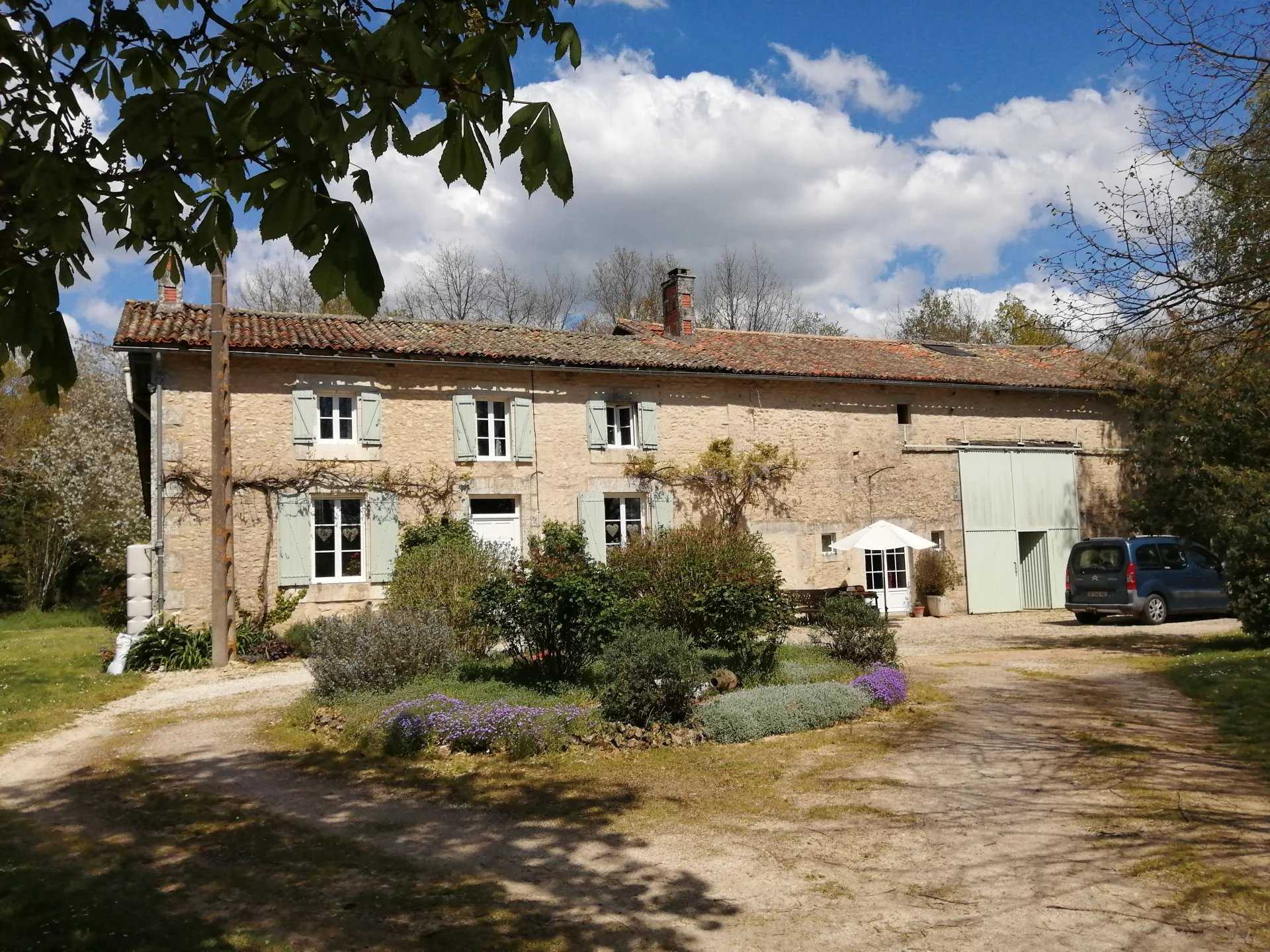 House in Romagne, Nouvelle-Aquitaine 11810866