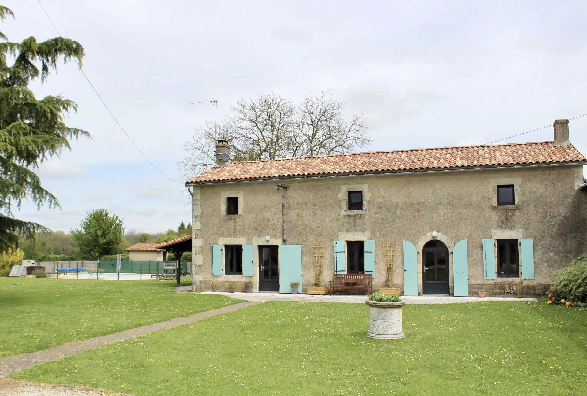 House in Saint-Gaudent, Nouvelle-Aquitaine 11810875