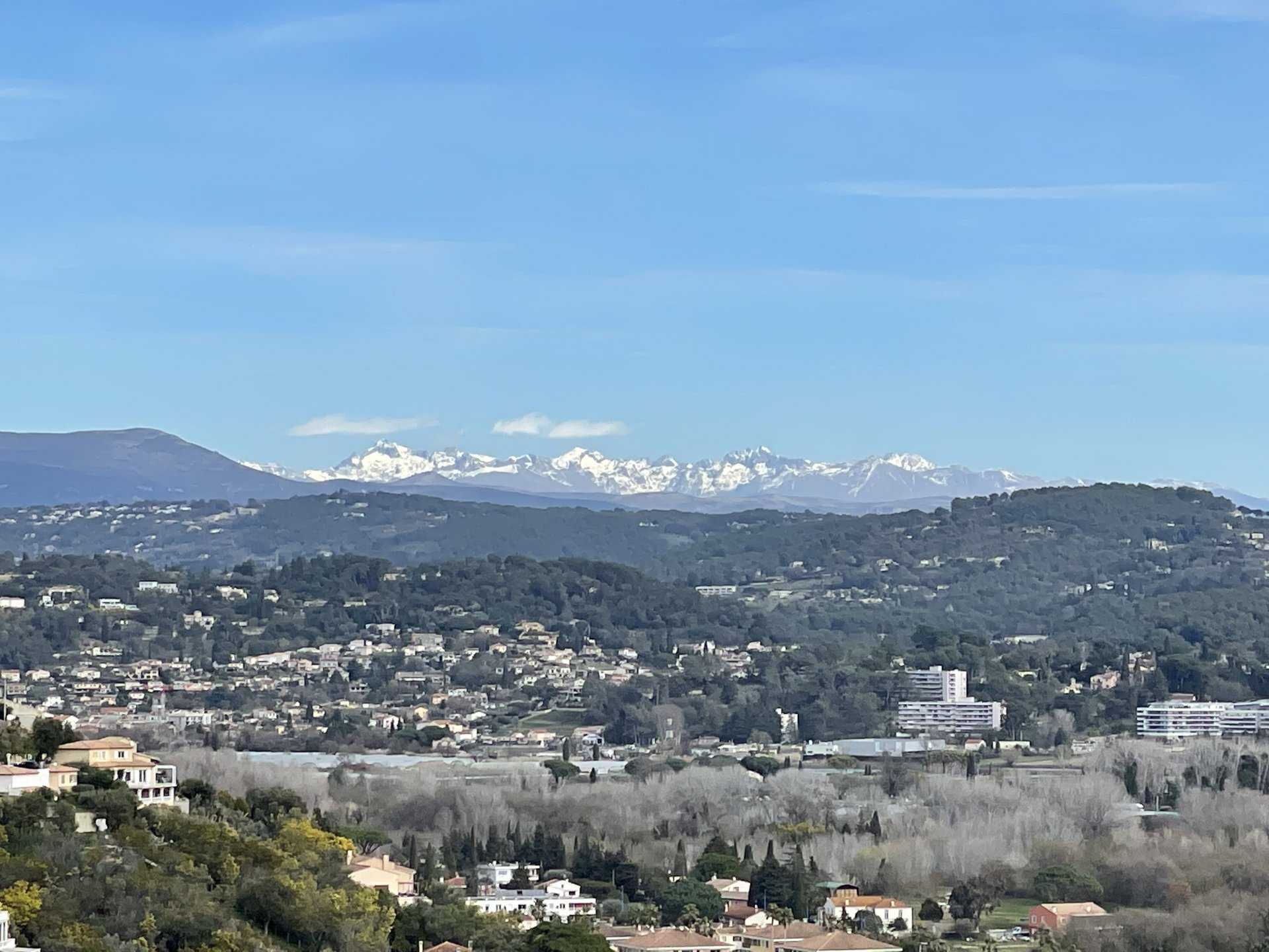 Condominium in Mandelieu-la-Napoule, Provence-Alpes-Cote d'Azur 11810881