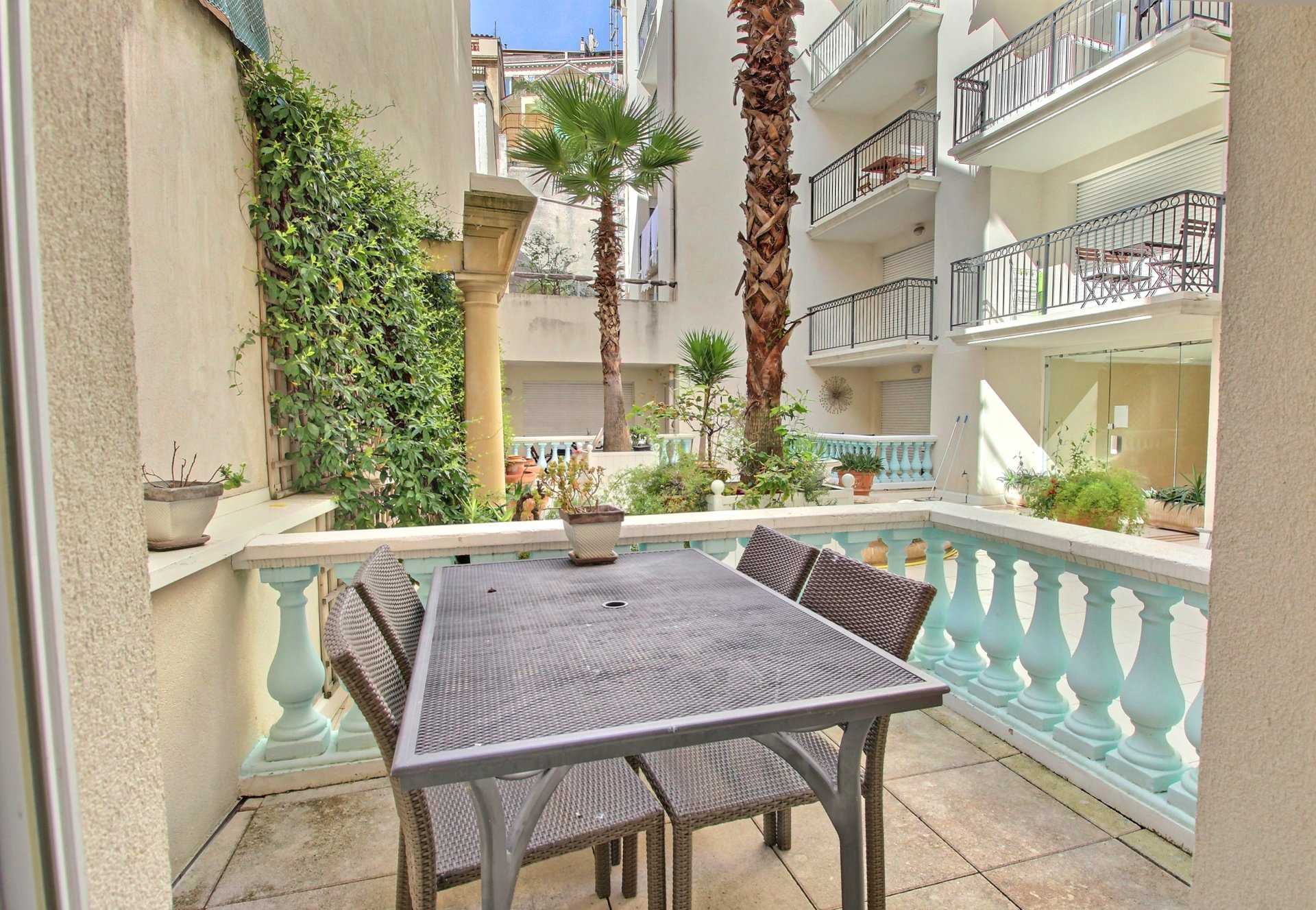 Condominium in Cannes, Provence-Alpes-Côte d'Azur 11810897