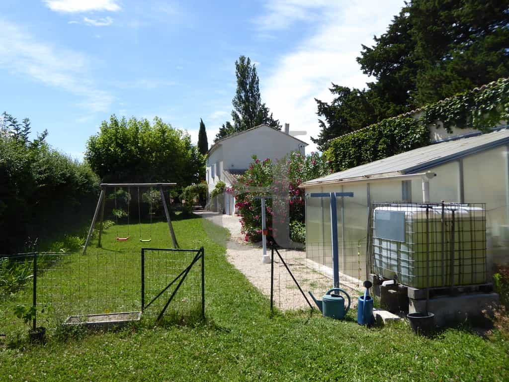 Будинок в L'Isle-sur-la-Sorgue, Provence-Alpes-Côte d'Azur 11810914