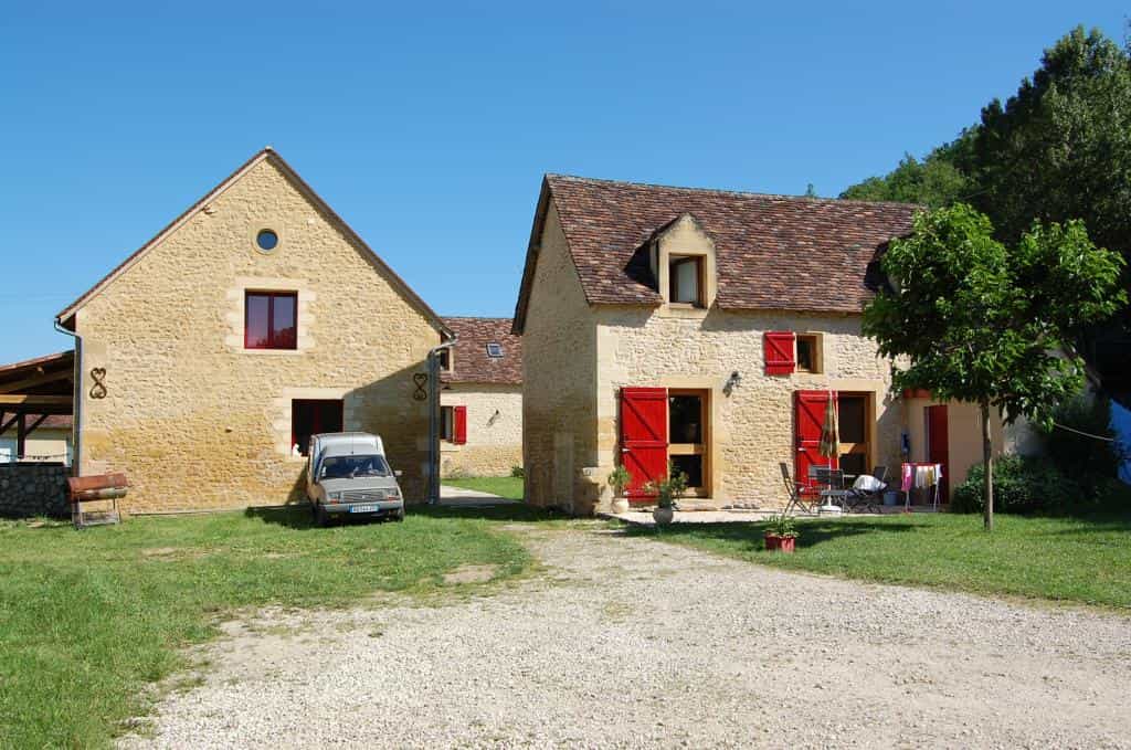 House in Saint-Cyprien, Nouvelle-Aquitaine 11810933