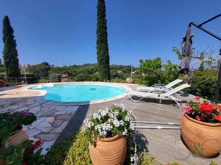 Будинок в Hyeres, Provence-Alpes-Cote d'Azur 11814860