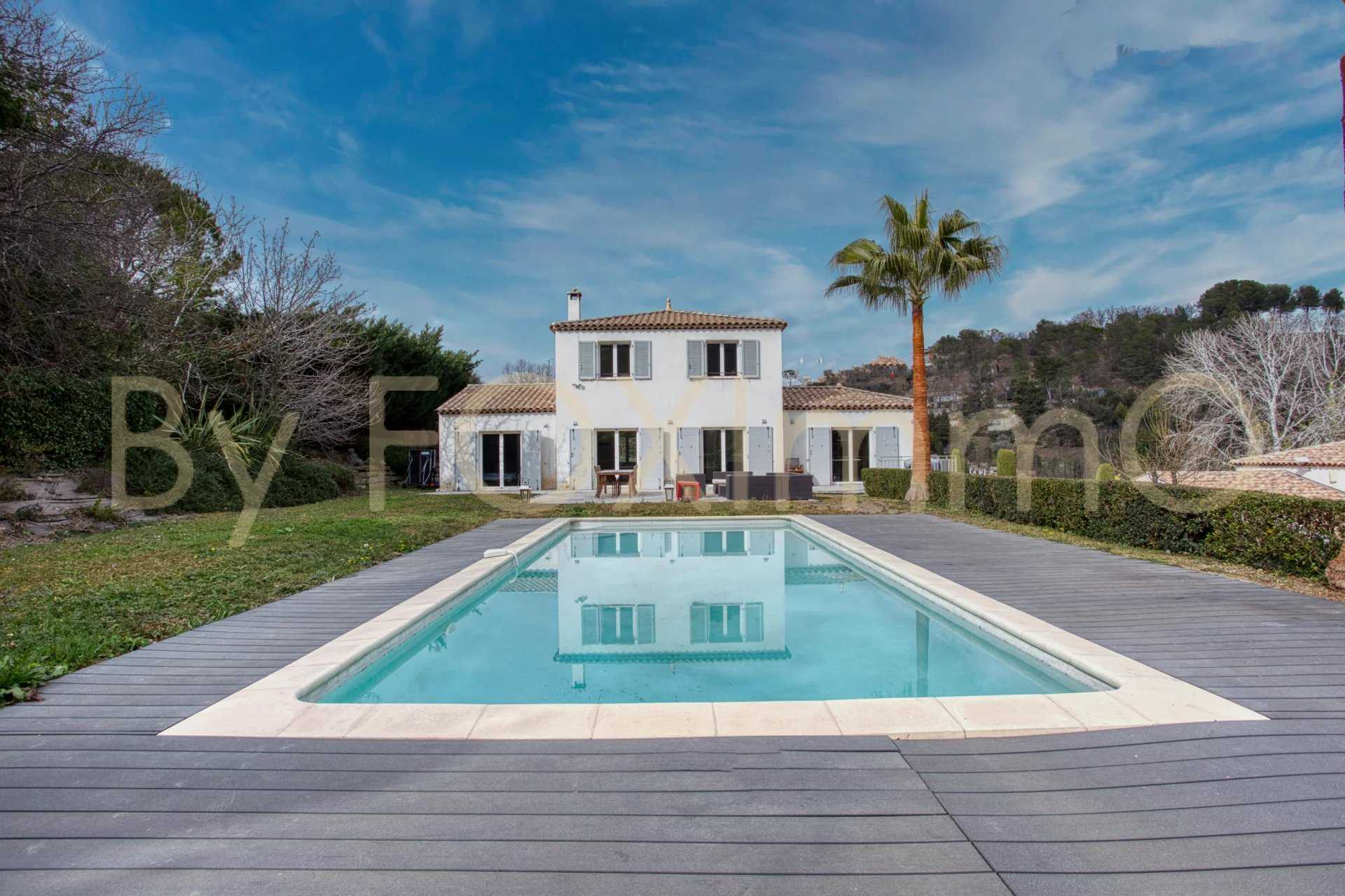 House in Cagnes-sur-Mer, Provence-Alpes-Cote d'Azur 11814961
