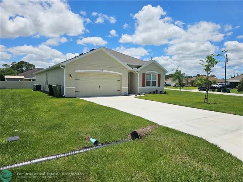 House in Port St. Lucie, Florida 11815997
