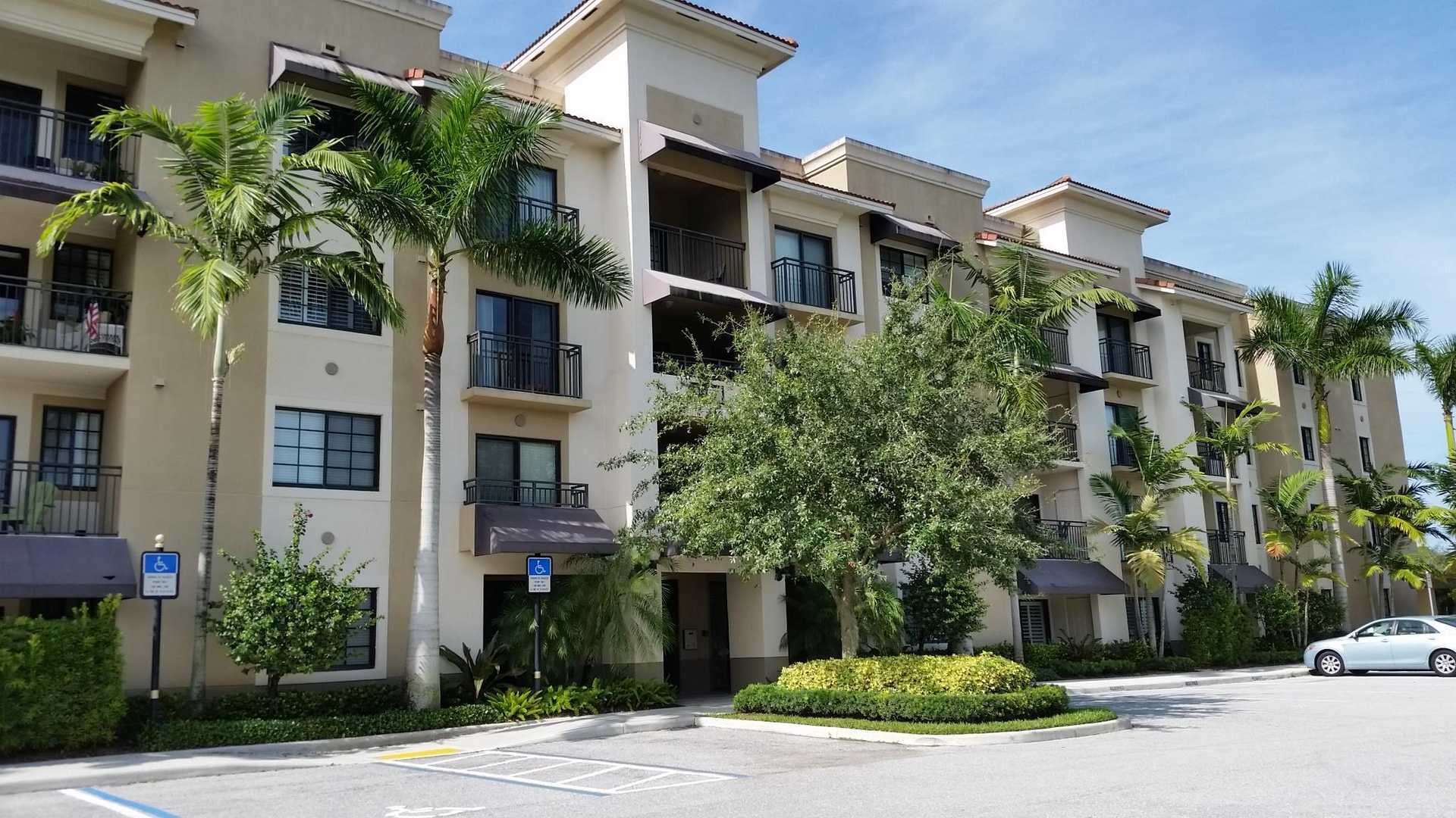 公寓 在 莫奈, 佛罗里达 11816005