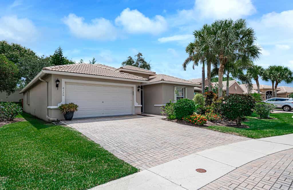 House in Boynton Beach, Florida 11816008