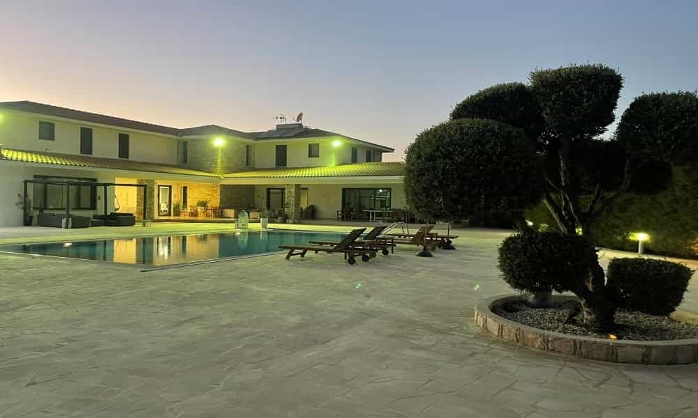 Будинок в Dromolaxia, Larnaka 11816071