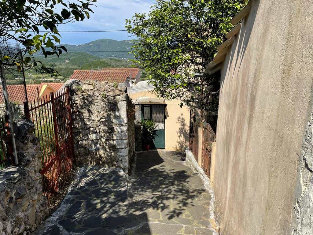 rumah dalam Agios Mattheos,  11816186