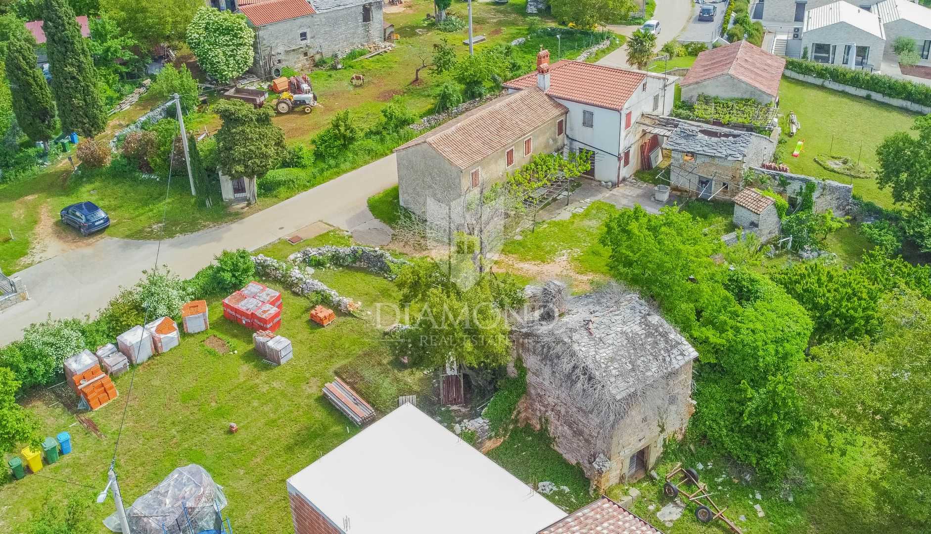 Land in Oprtalj, Istarska Zupanija 11816525
