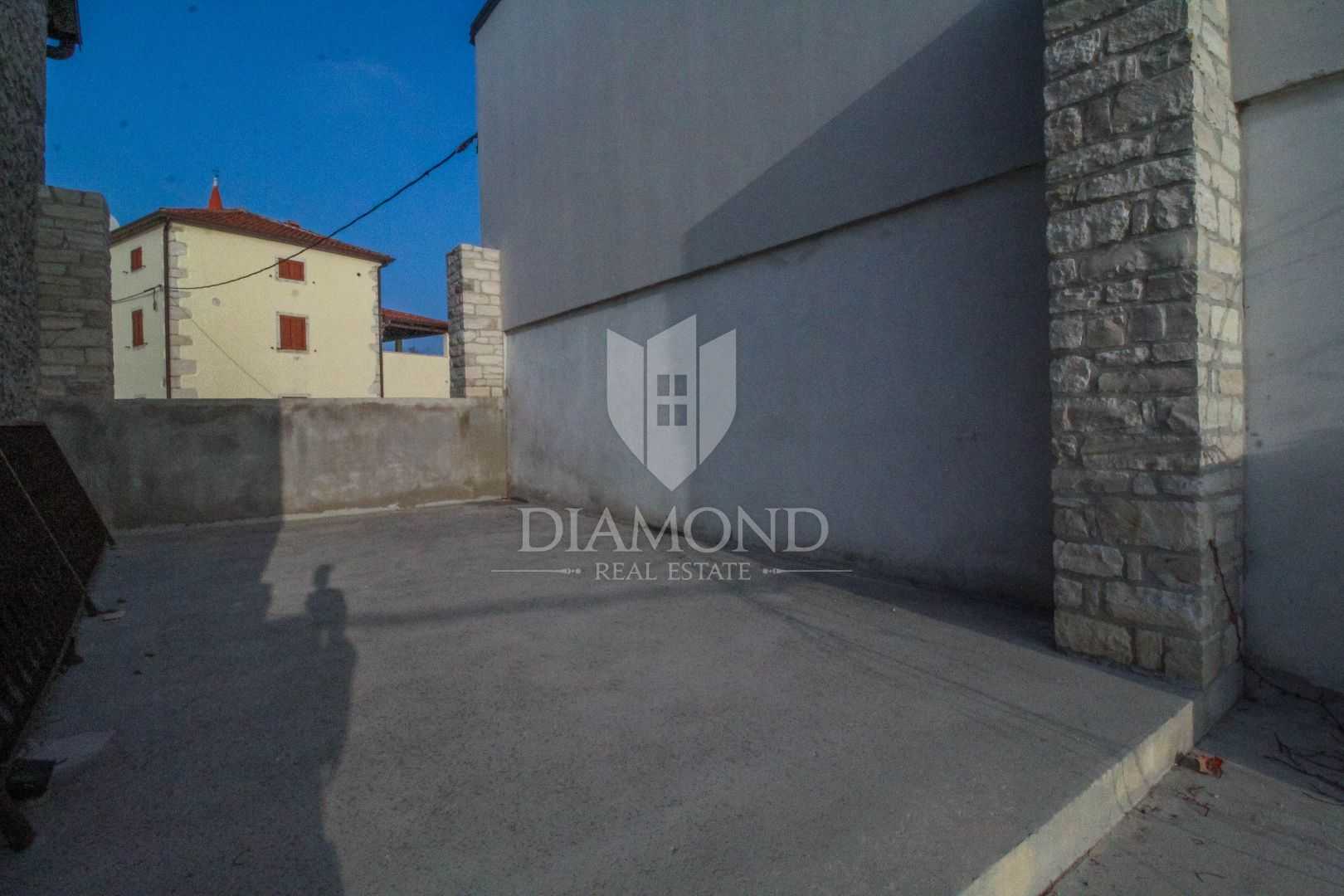 Condominium in Brtonigla, Istria County 11816578