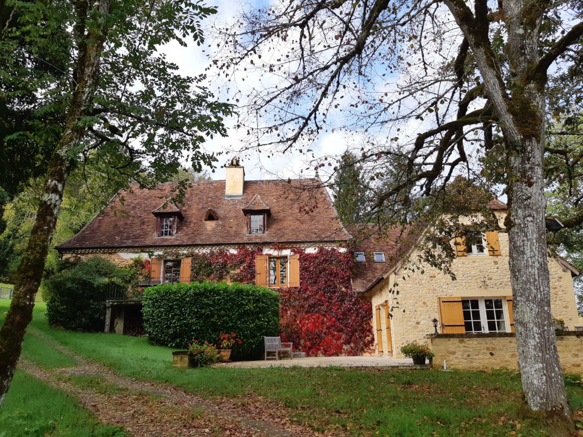 Будинок в Saint-Cyprien, Nouvelle-Aquitaine 11818081