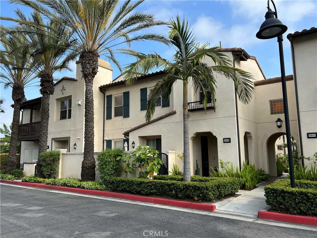 Condominium in Santa Ana, California 11819347