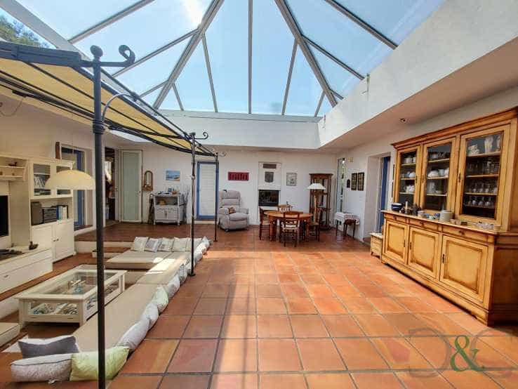 House in Hyeres, Provence-Alpes-Cote d'Azur 11819586