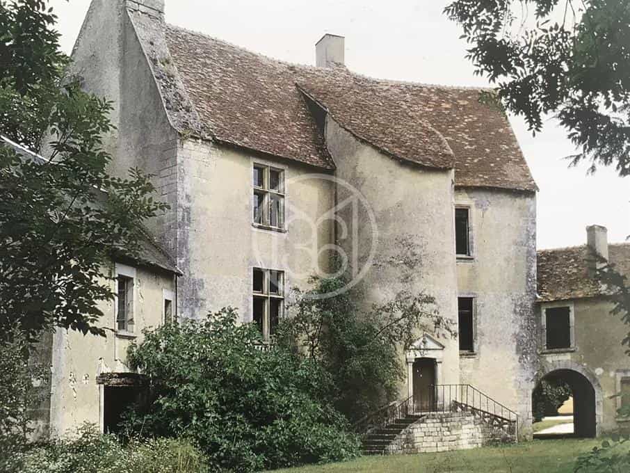 House in Chateauroux, Centre-Val de Loire 11820384