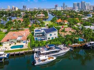 Condominium in Hallandale Beach, Florida 11820547