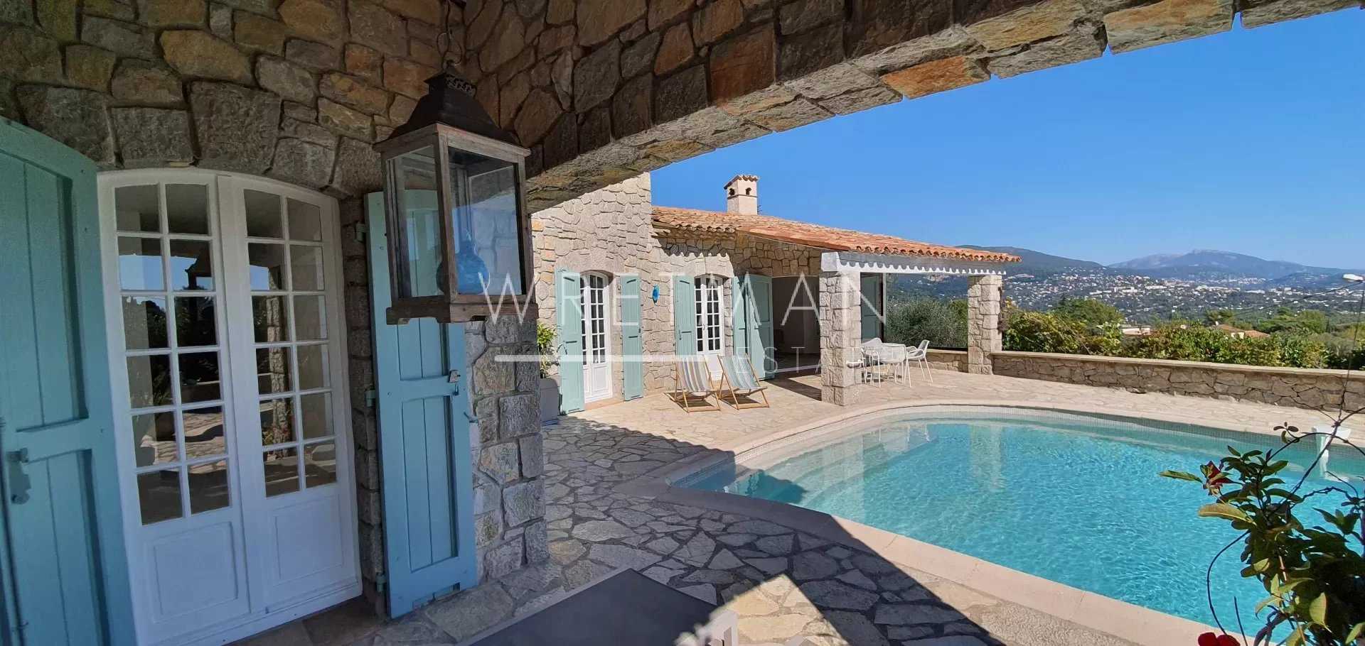 Talo sisään Peymeinade, Provence-Alpes-Cote d'Azur 11820589