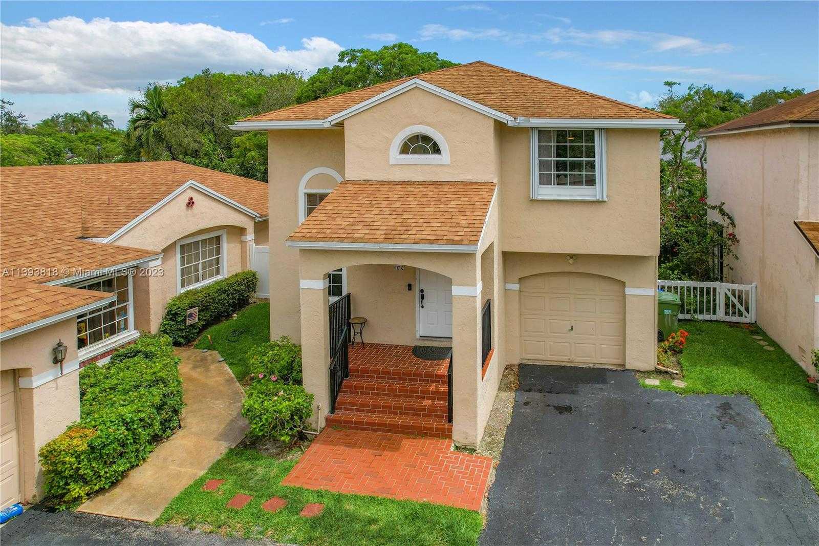 House in Pembroke Pines, Florida 11820601