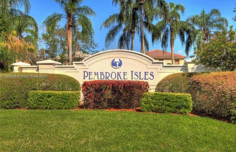 주거용 에 Pembroke Pines, Florida 11820602