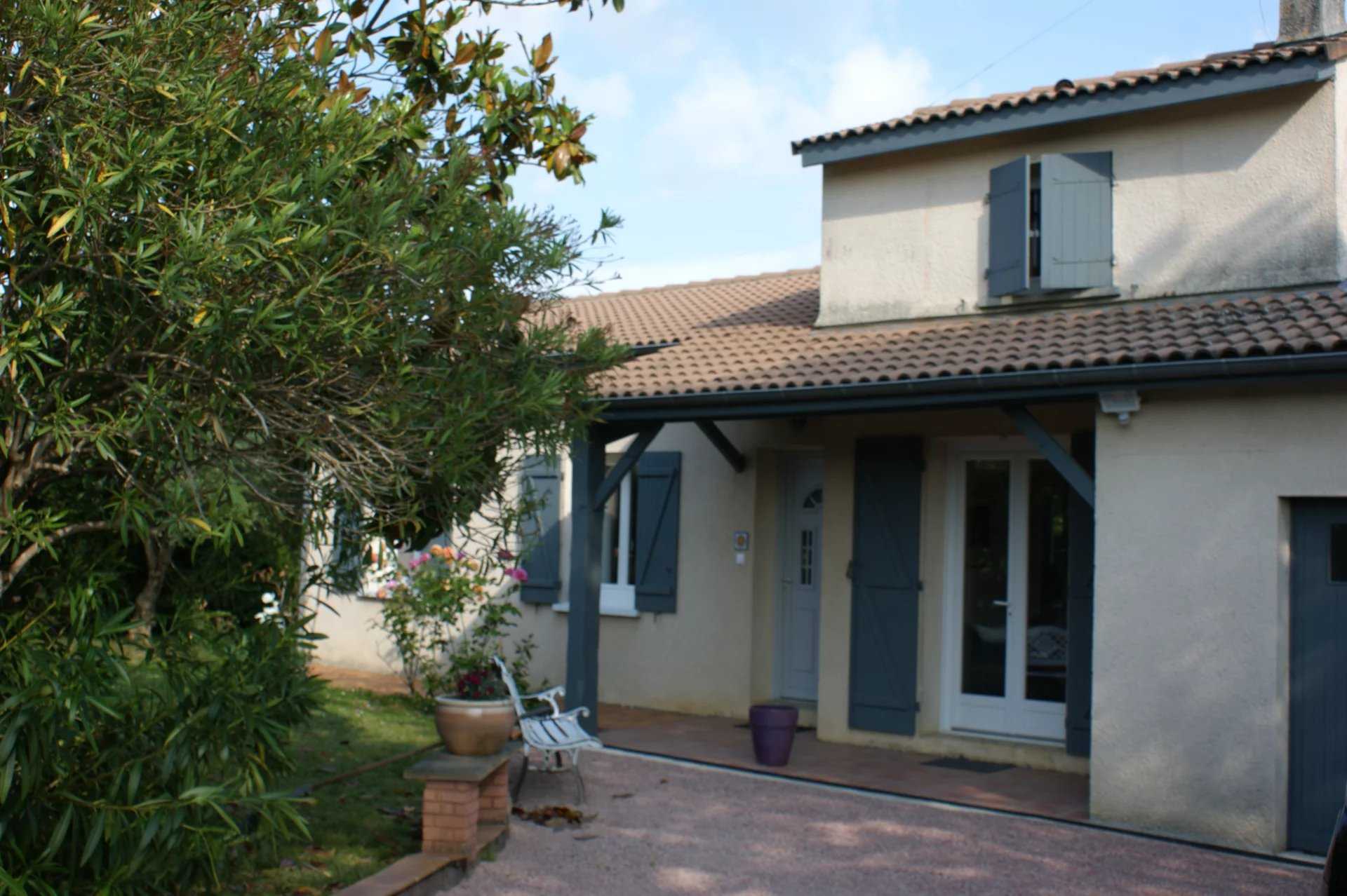 House in Pont-du-Casse, Nouvelle-Aquitaine 11820614