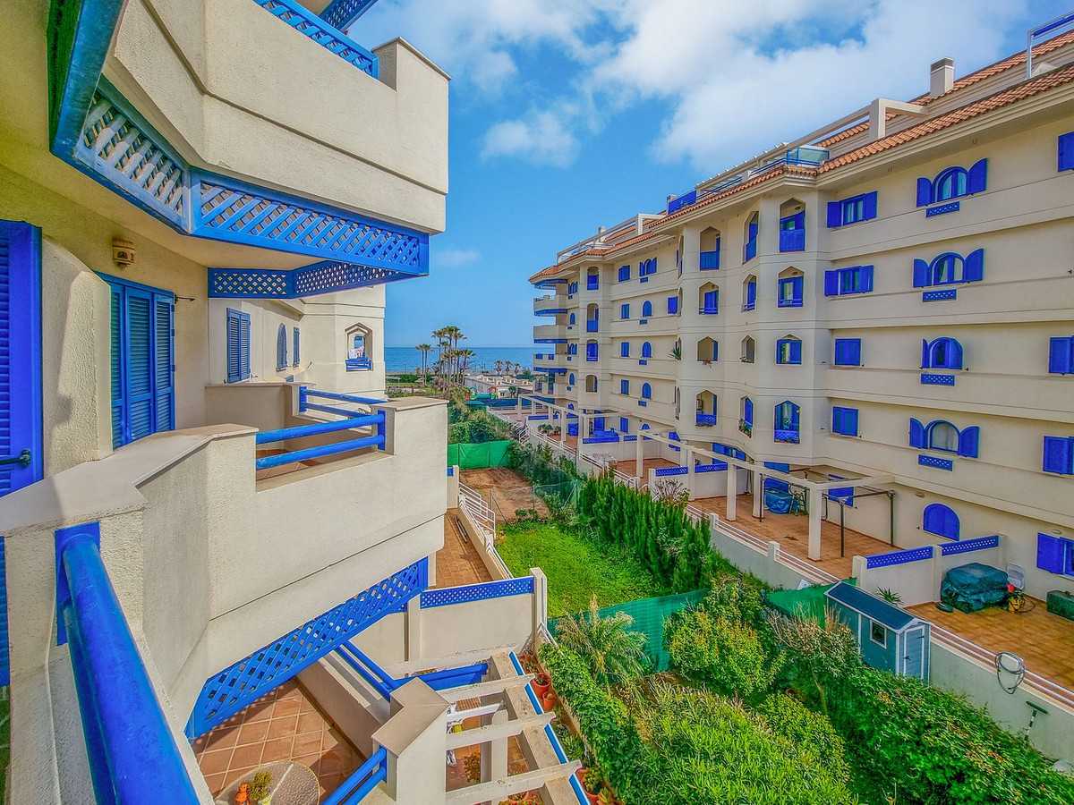 Condominium in San Luis de Sabinillas, Andalucía 11821457