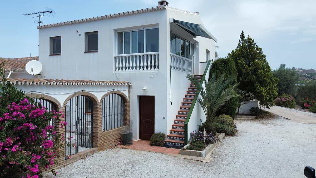 房子 在 Almayate, Andalucía 11821459