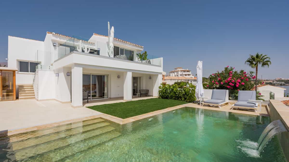 House in Estepona, Andalusia 11821476