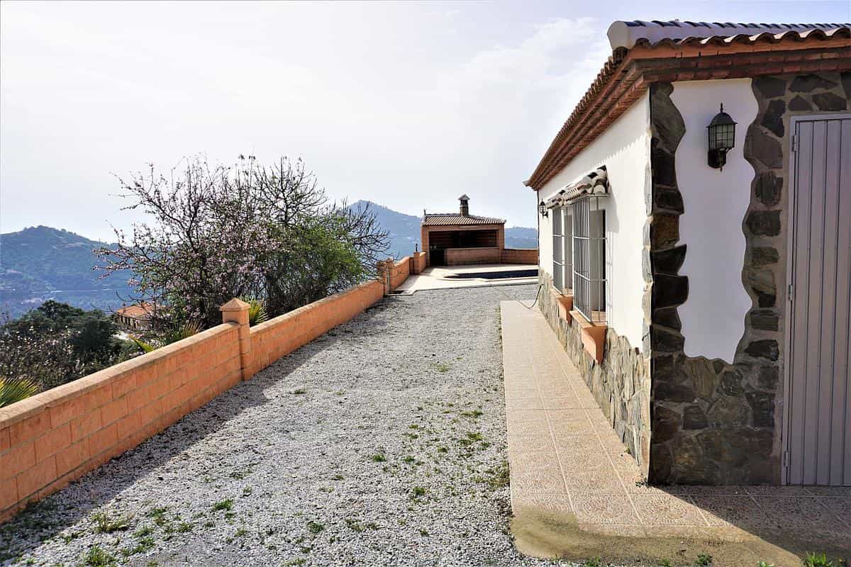 Casa nel Sayalonga, Andalusia 11821480