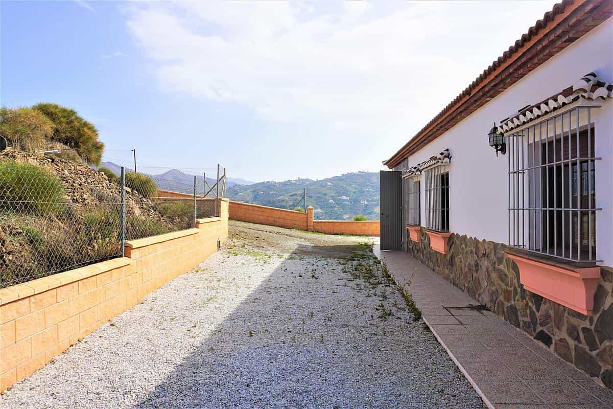 σπίτι σε Sayalonga, Andalucía 11821480